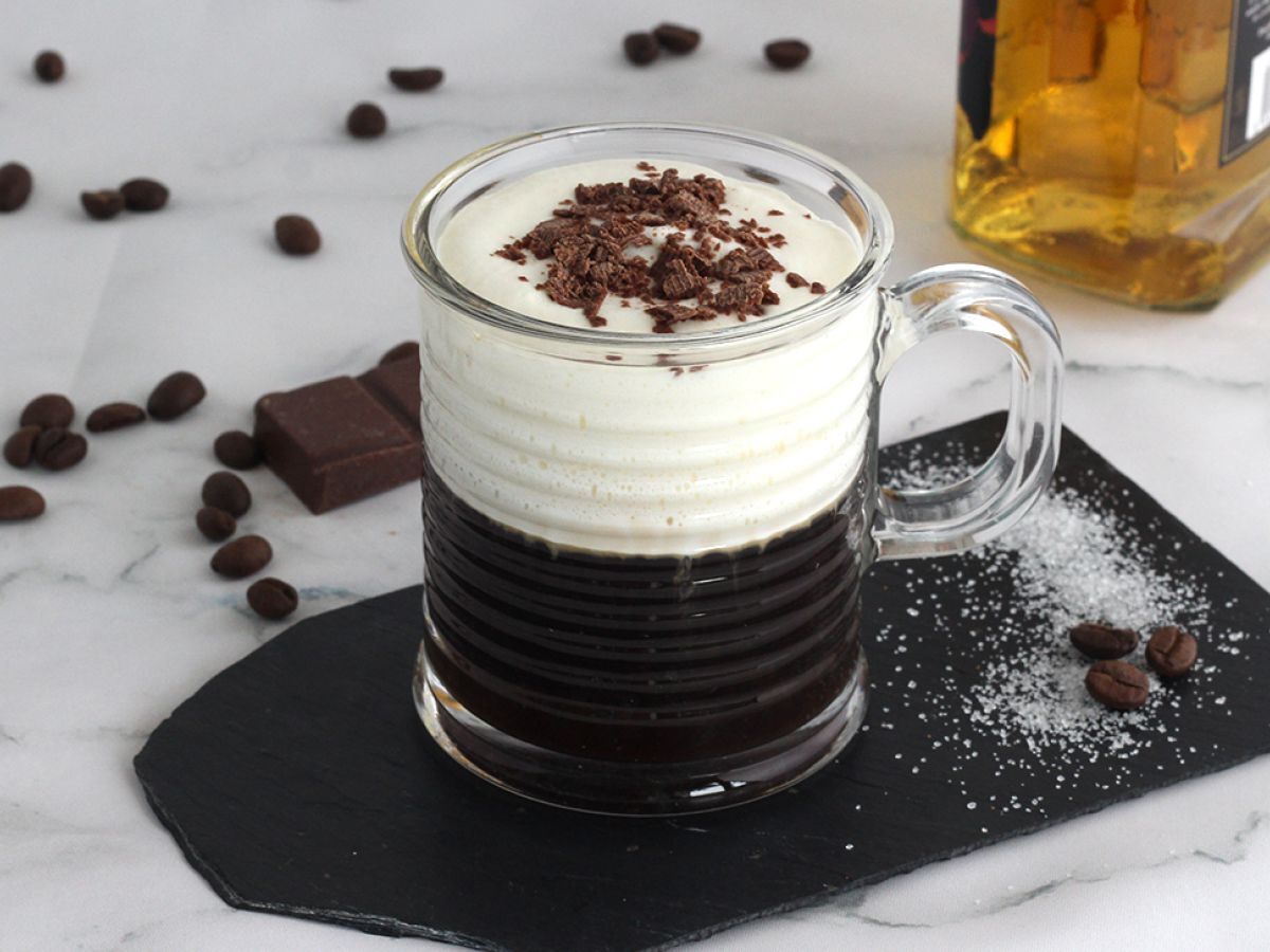 Irish Coffee (kaffe med whisky och vispgrädde)