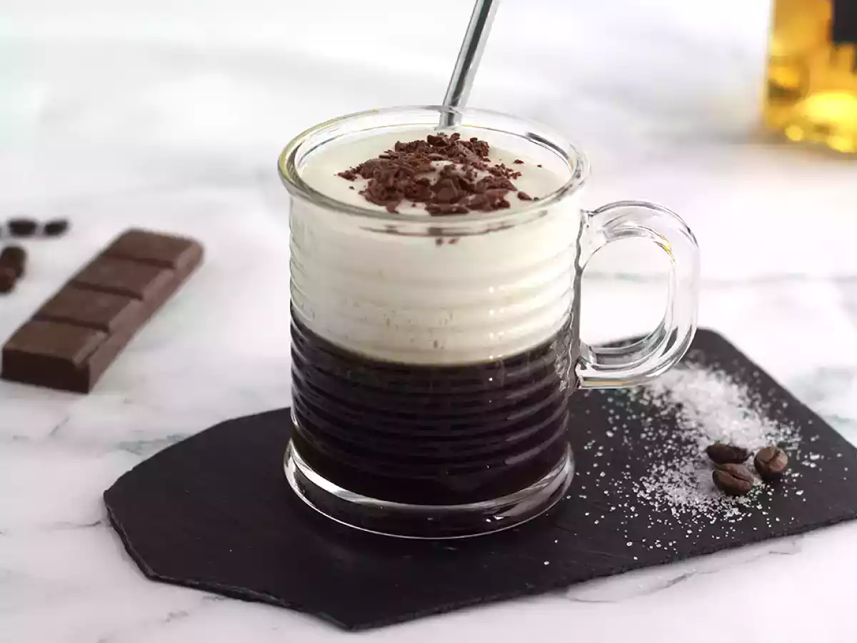 Irish Coffee (kaffe med whisky och vispgrädde) - foto 4