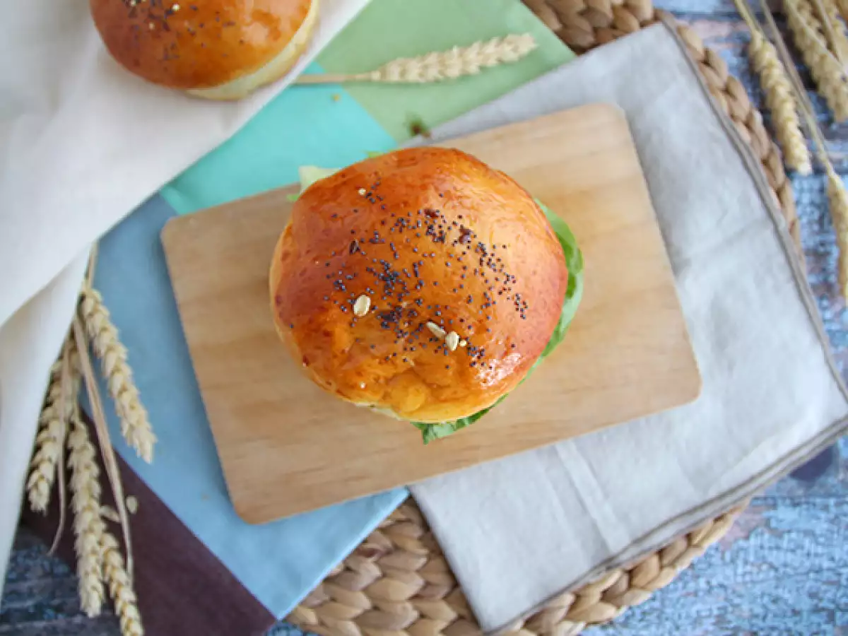 Italiensk hamburgare med pesto, soltorkade tomater och mozzarella - foto 4