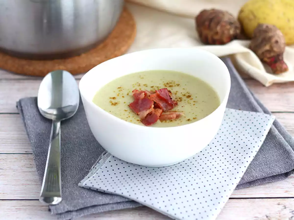 Jordärtskocks-, potatis- och baconsoppa