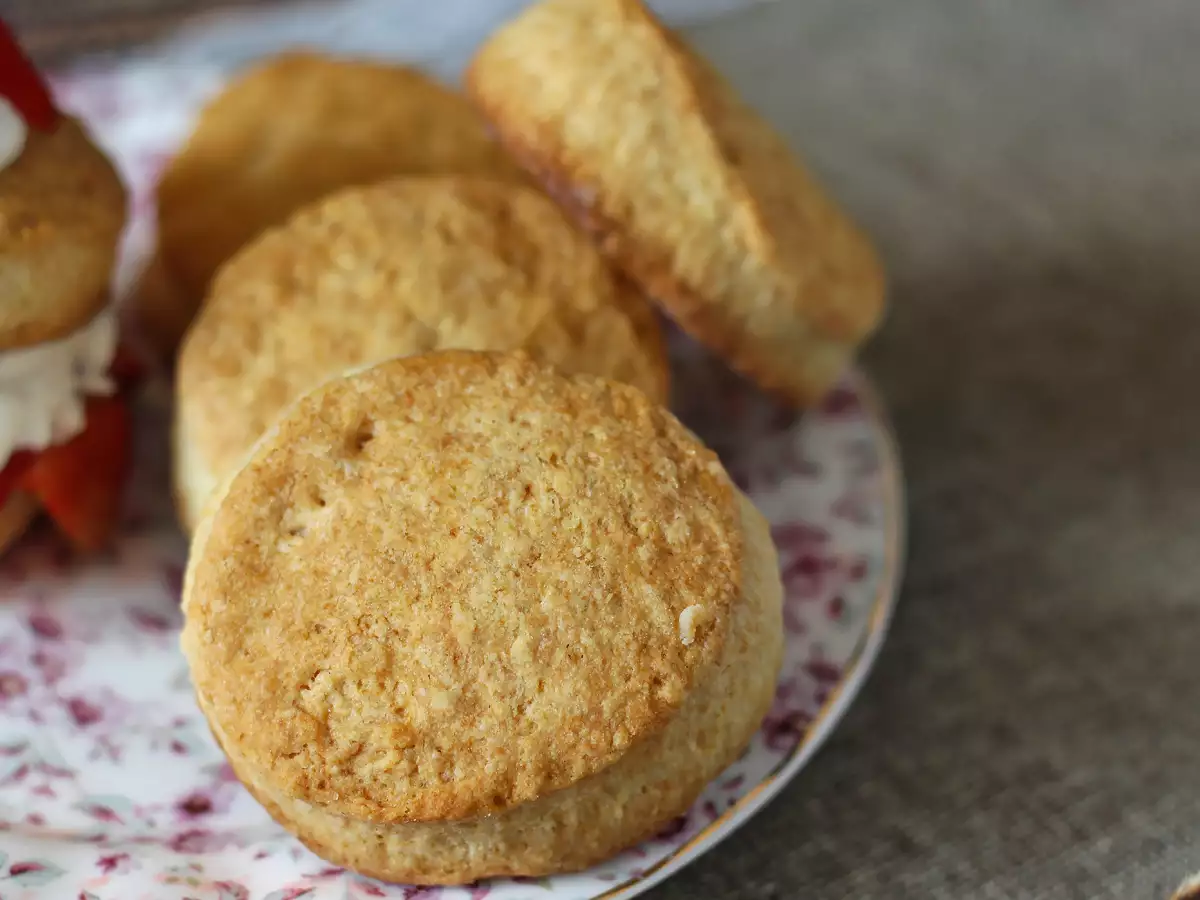 Jordgubbstårta, den amerikanska jordgubbstårtan med grädde som aldrig slår fel - foto 4