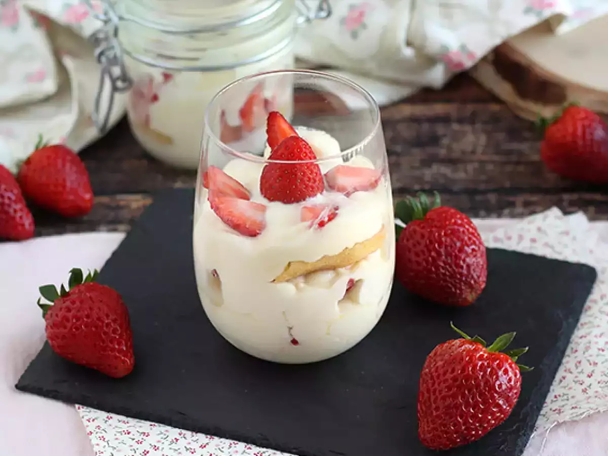 Jordgubbstiramisu i glas