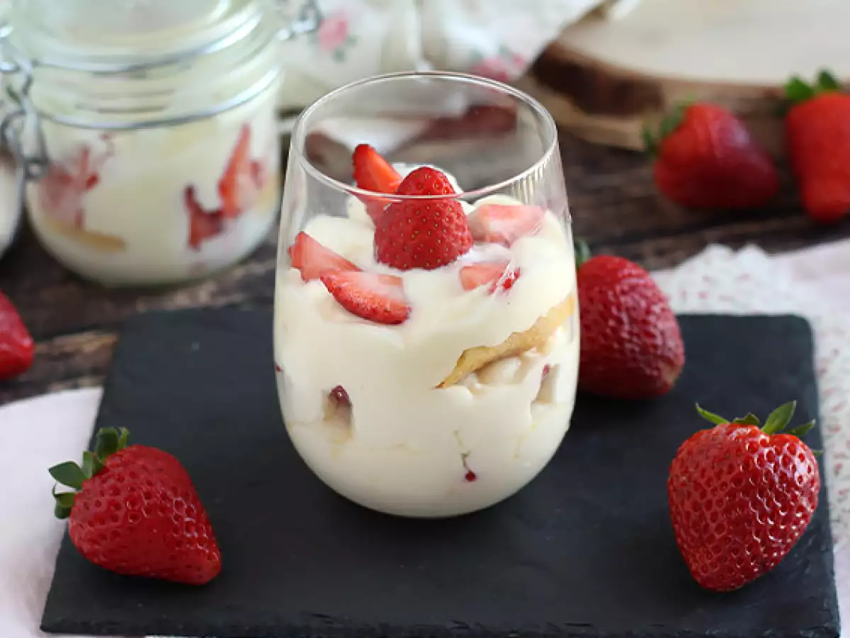 Jordgubbstiramisu i glas - foto 4