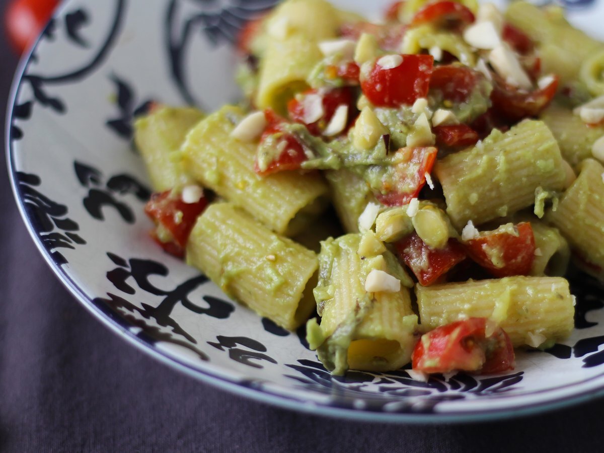 Kall pasta med avokadokräm, mandlar och körsbärstomater: vegetarisk och mycket god! - foto 5