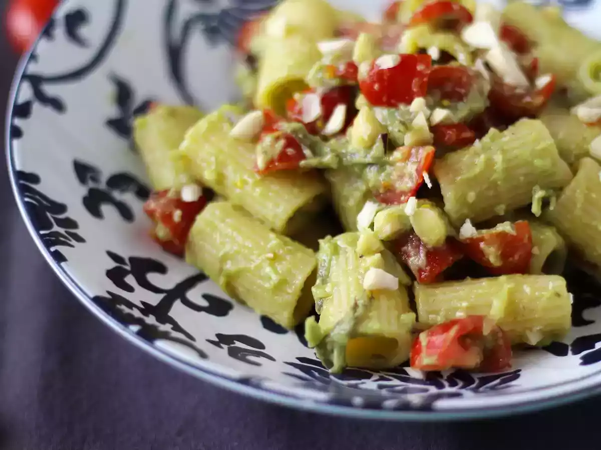 Kall pasta med avokadokräm, mandlar och körsbärstomater: vegetarisk och mycket god! - foto 5