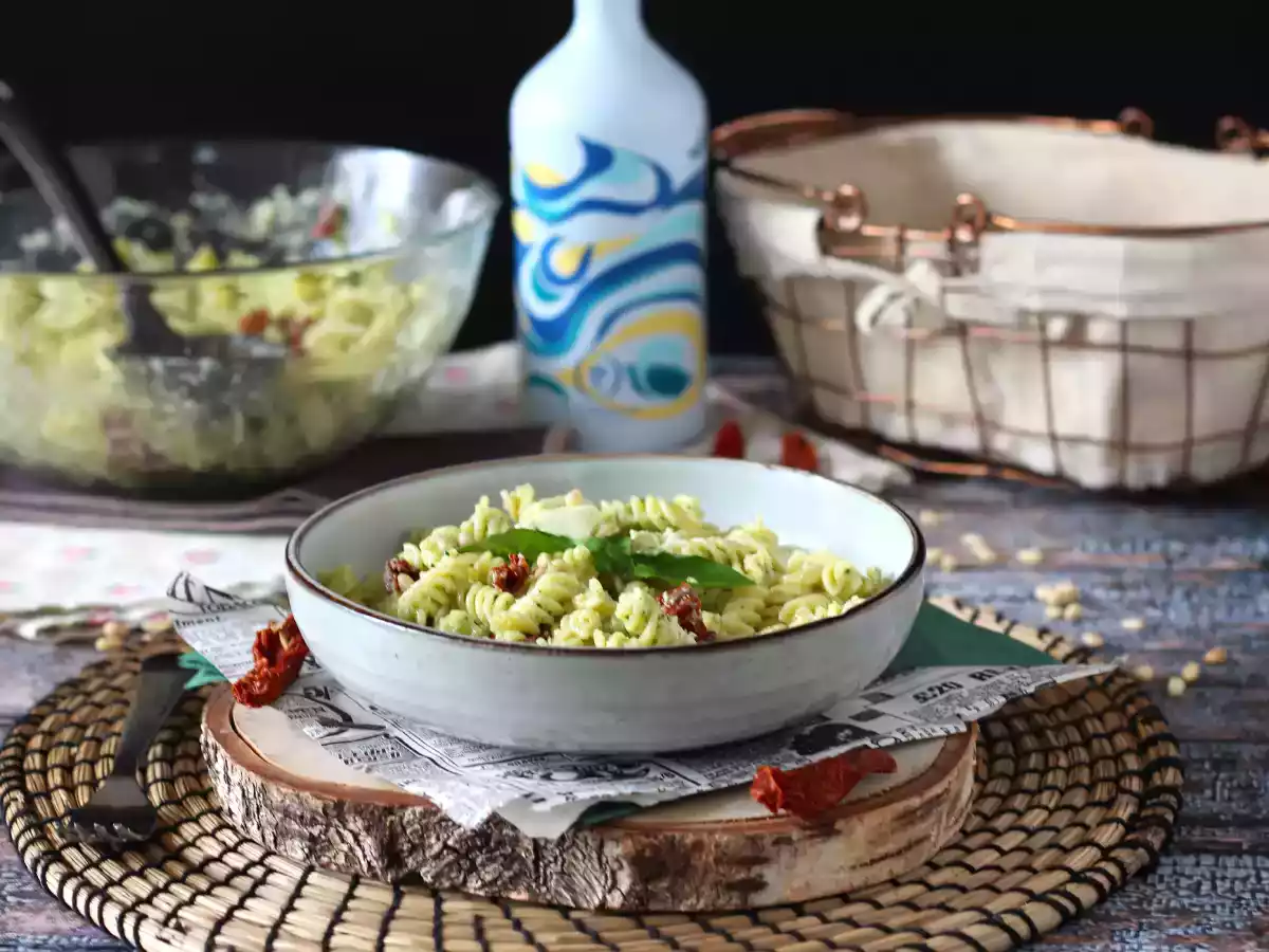 Kall pasta med zucchinipesto, buffelmozzarella och soltorkade tomater - foto 3