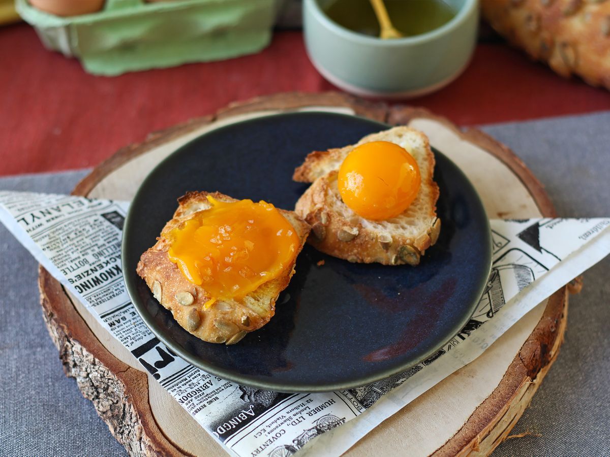 Kanderade äggulor att breda med Air Fryer