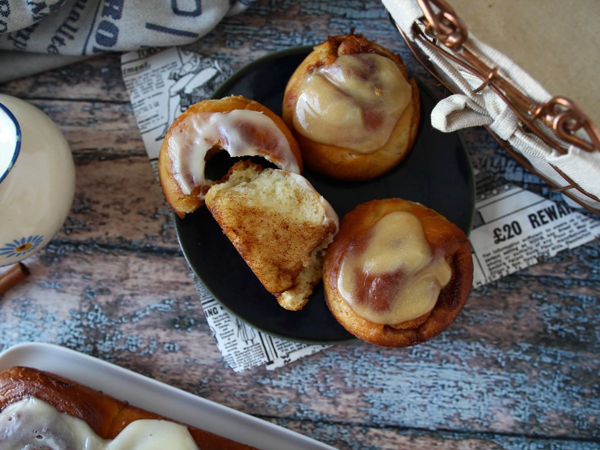 Kanelbullar, brioche med kanel och vaniljglasyr - foto 5