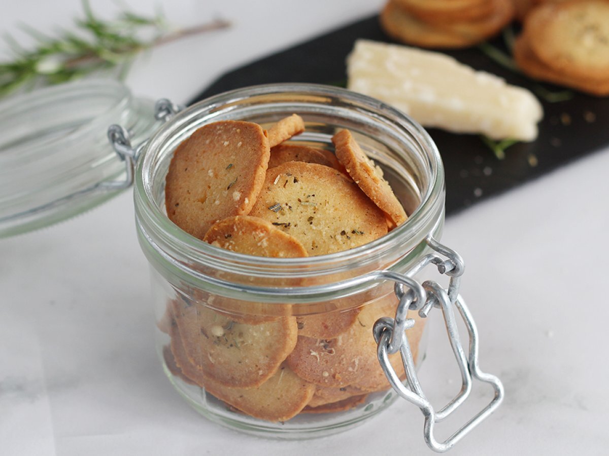 Kex med parmesan och aromatiska örter - foto 3