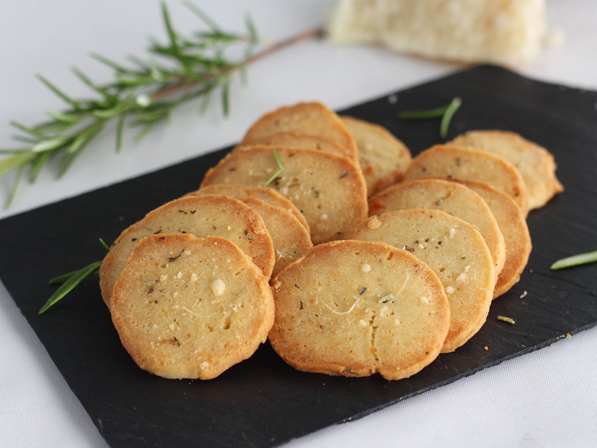 Kex med parmesan och aromatiska örter - foto 4