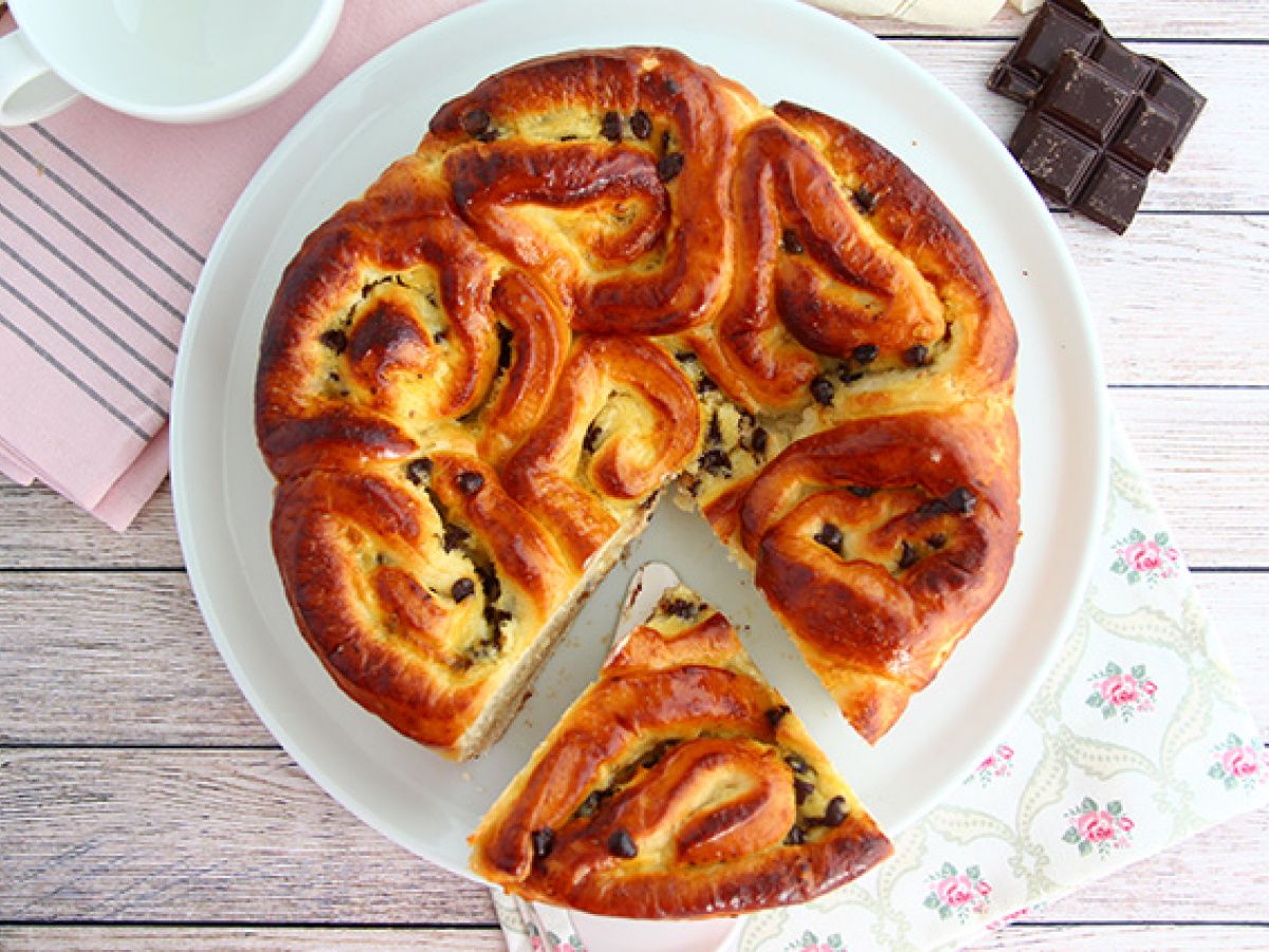 Kinesisk brioche, fylld med vaniljkräm och chokladbitar - foto 4
