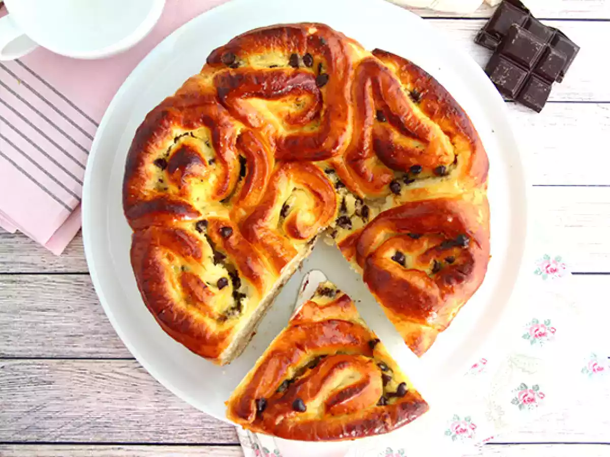 Kinesisk brioche, fylld med vaniljkräm och chokladbitar - foto 4