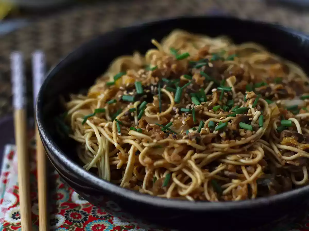 Kinesiska nudlar i wok (grönsaker och texturerat sojaprotein) - foto 2