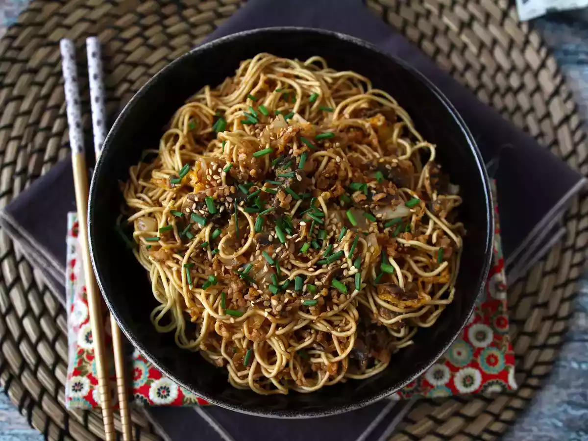 Kinesiska nudlar i wok (grönsaker och texturerat sojaprotein) - foto 3
