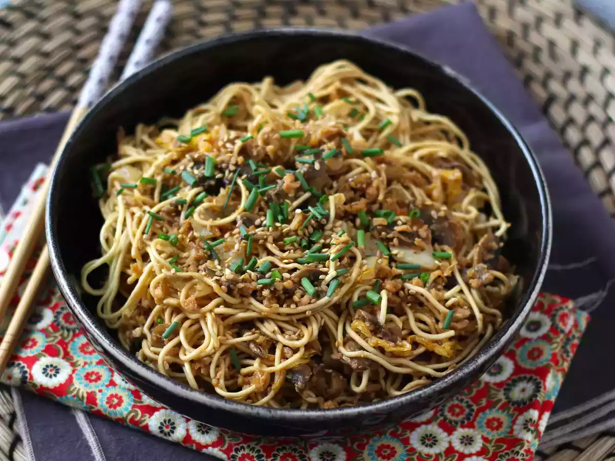 Kinesiska nudlar i wok (grönsaker och texturerat sojaprotein) - foto 6