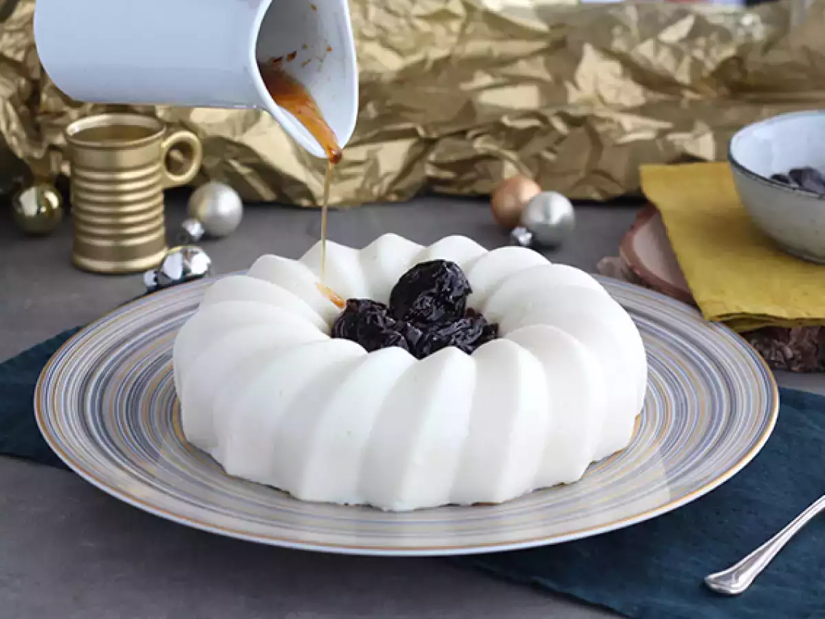 Kokos blanc-manger med katrinplommoncoulis