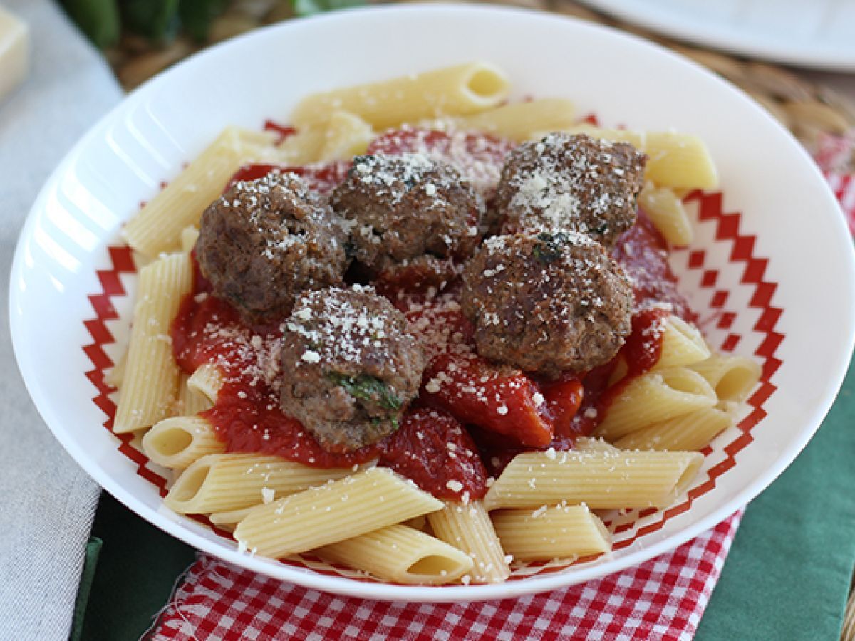 Köttbullar av nötkött och parmesan