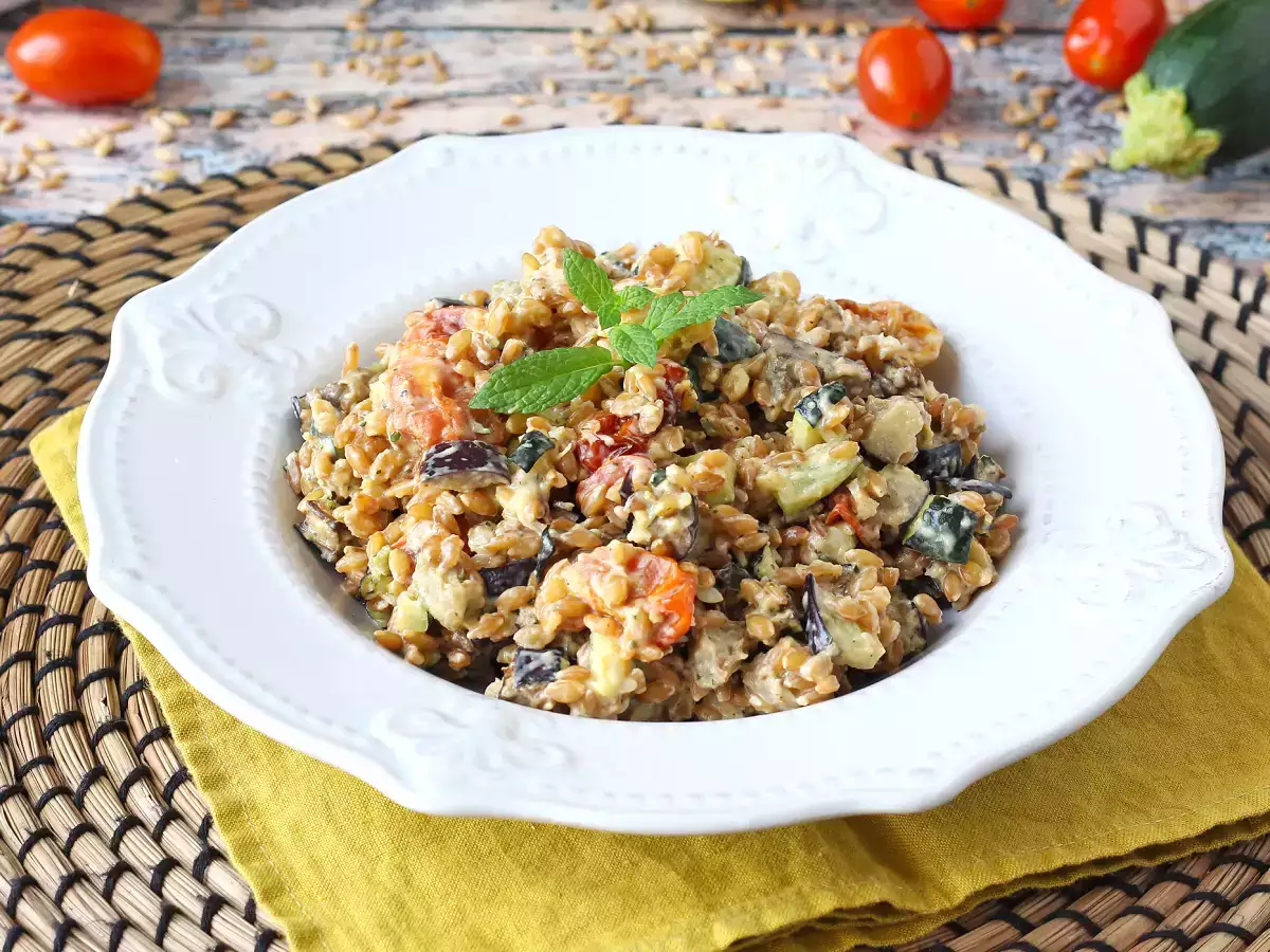 Krämig dinkelsallad med zucchini, aubergine och körsbärstomater - foto 5