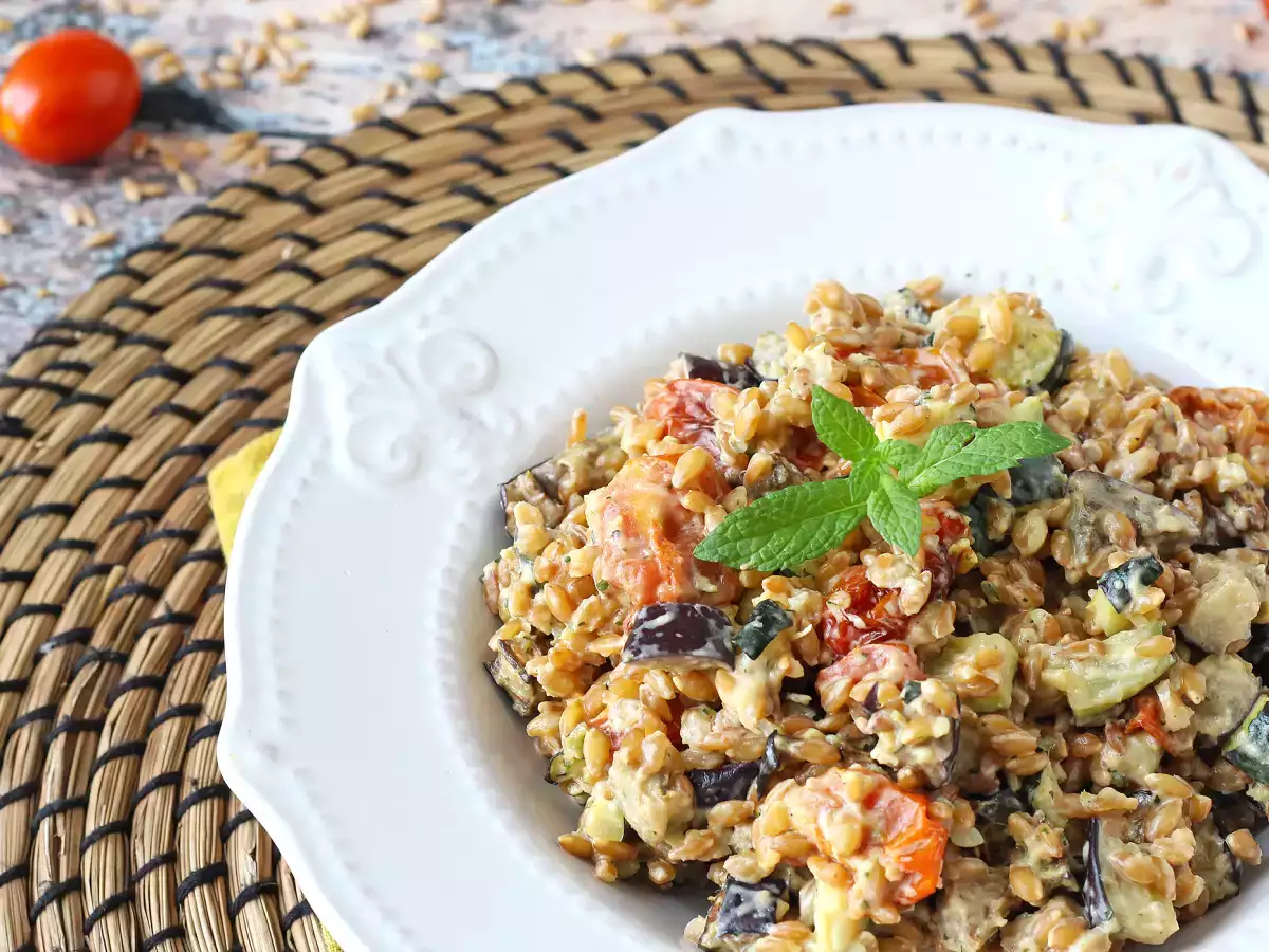 Krämig dinkelsallad med zucchini, aubergine och körsbärstomater - foto 7