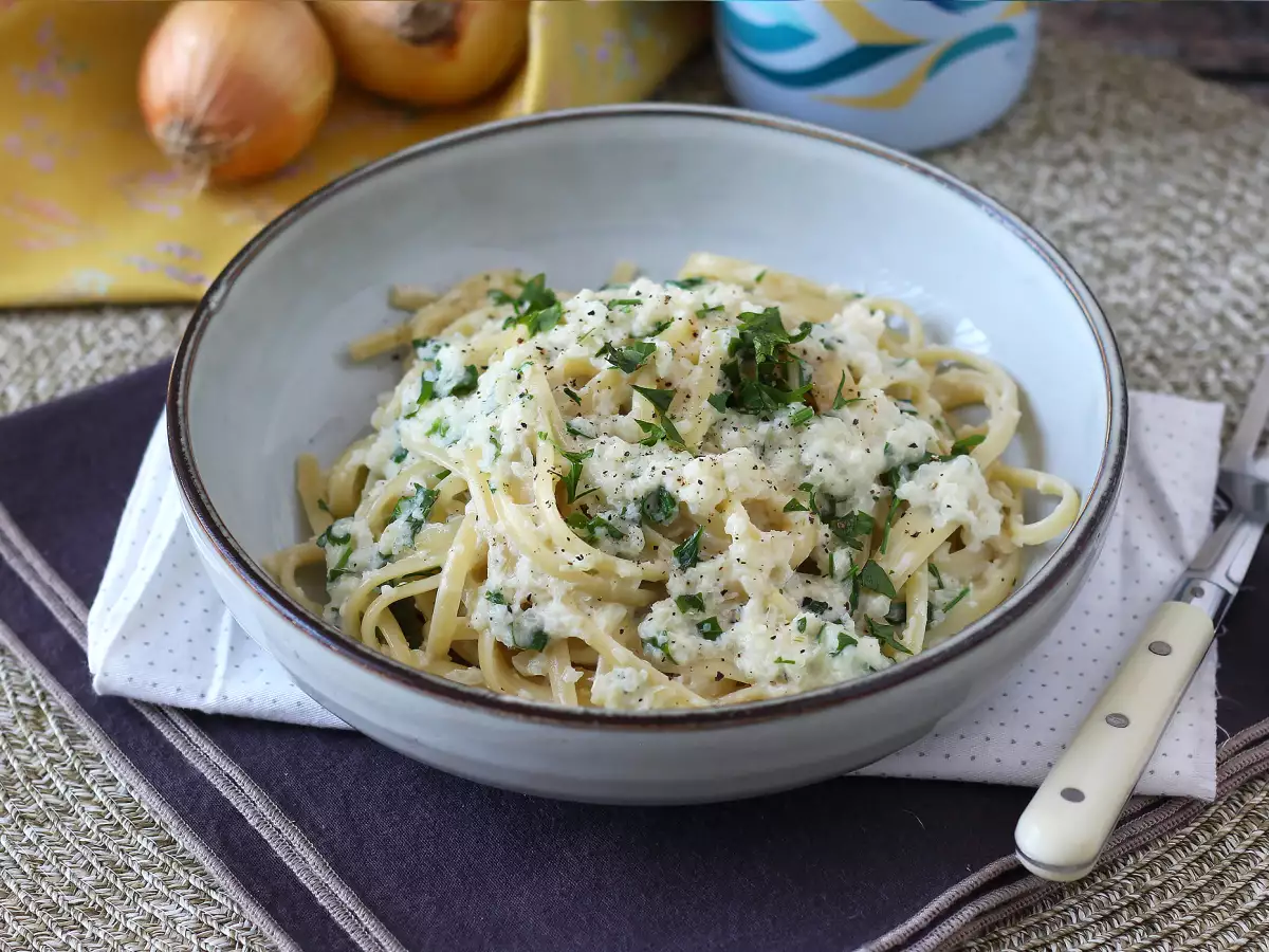 Krämig lökpasta: en smakrik och superbillig pastarätt! - foto 5
