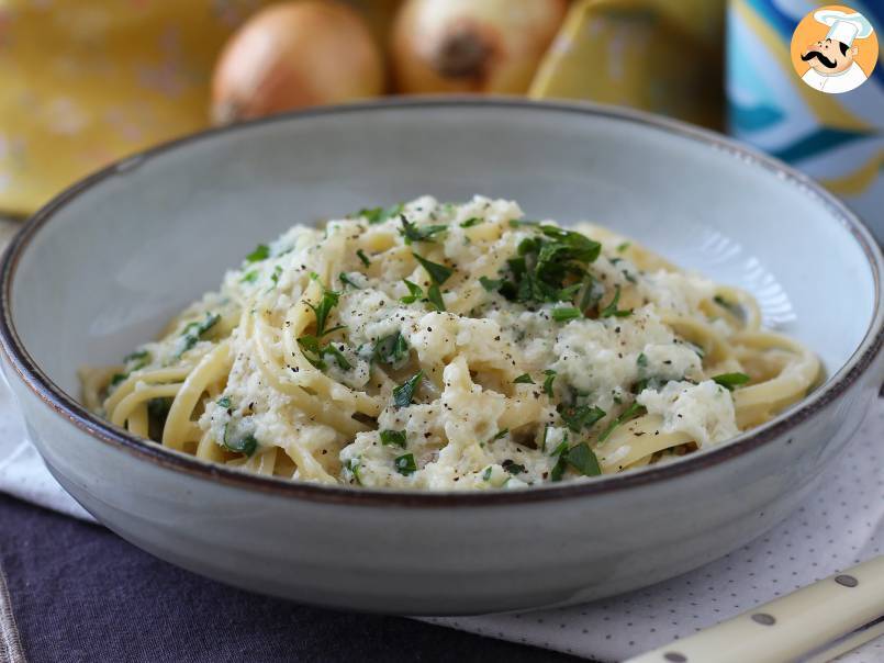Krämig lökpasta: en välsmakande och superbillig rätt!