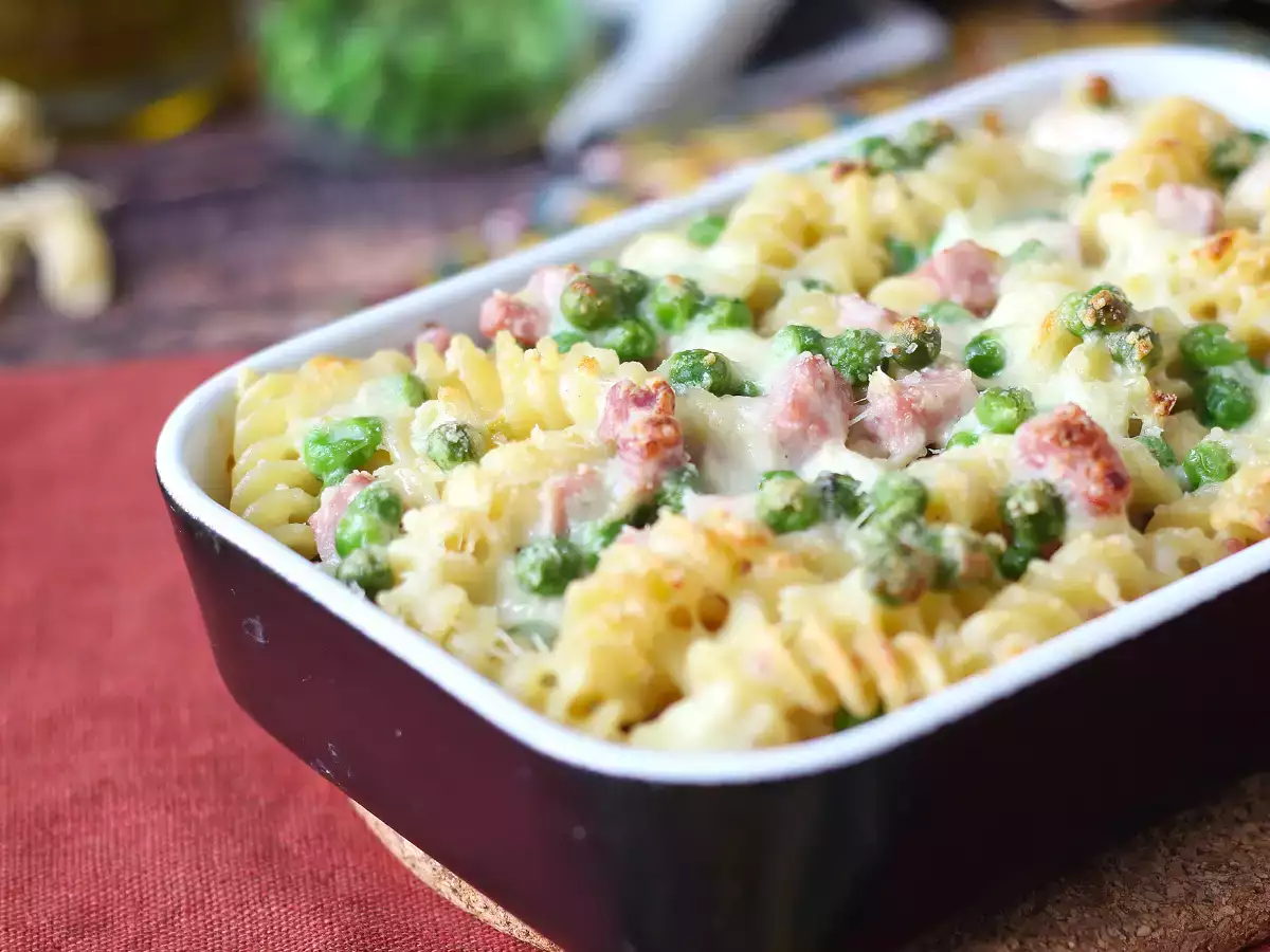 Krämig och gratinerad pasta i ugn med ärtor och kokt skinka - foto 9