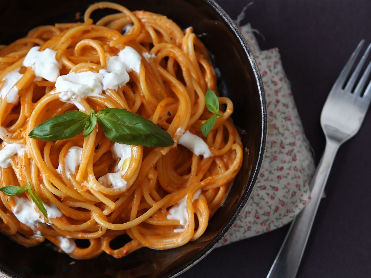 Krämig pasta med burrata och körsbärstomater - foto 2