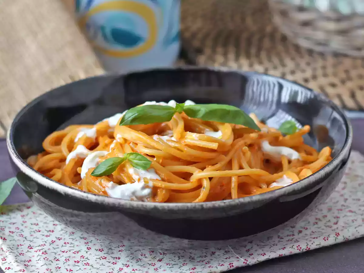 Krämig pasta med burrata och körsbärstomater - foto 3