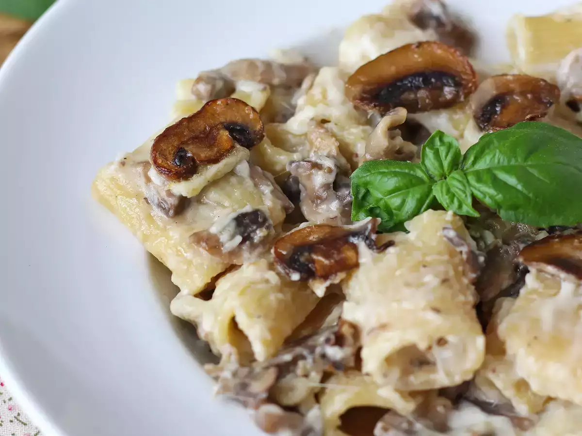 Krämig pasta med champinjoner och grädde – en enkel pastarätt med autentisk smak - foto 2