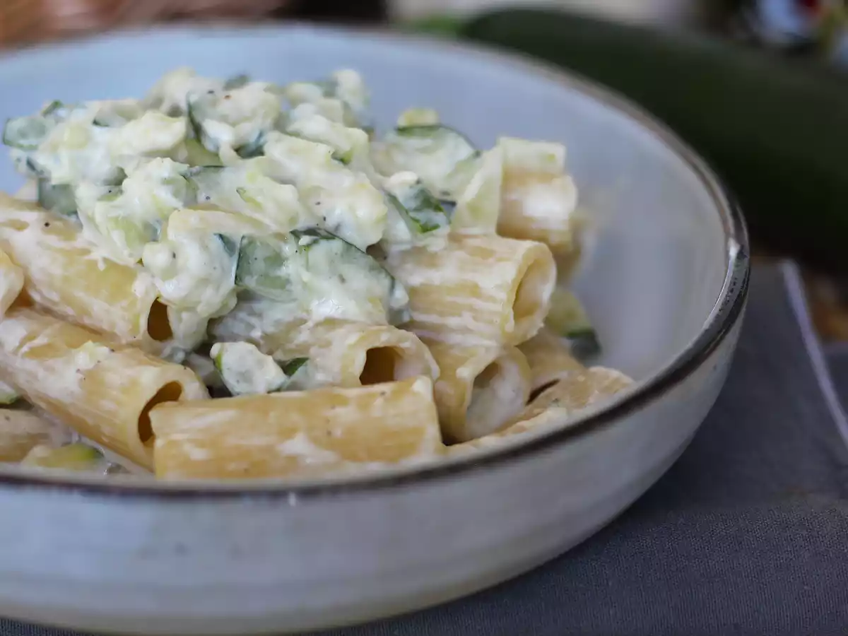 Krämig pasta med zucchini - ett välsmakande och snabbt recept