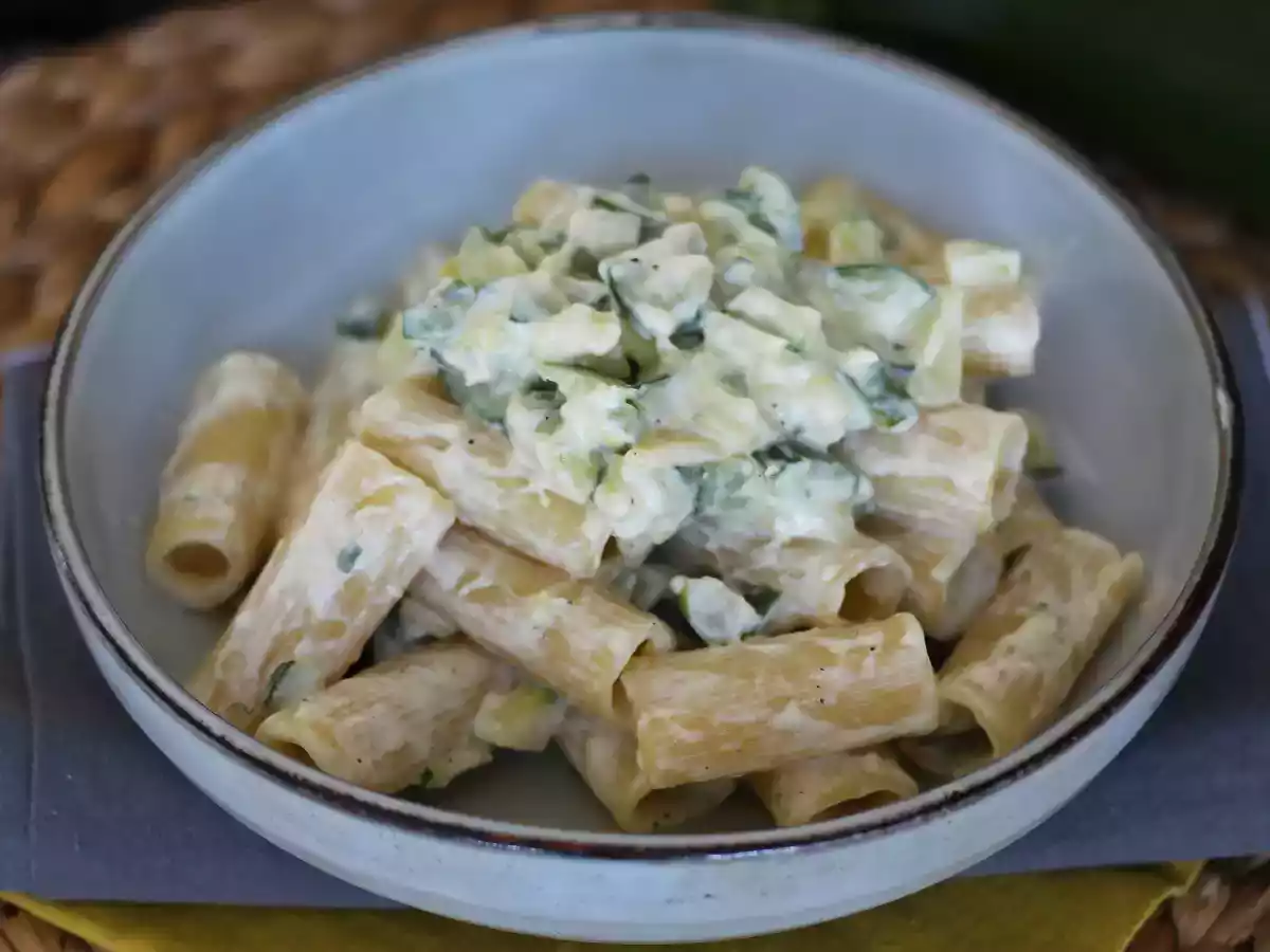 Krämig pasta med zucchini - ett välsmakande och snabbt recept - foto 4