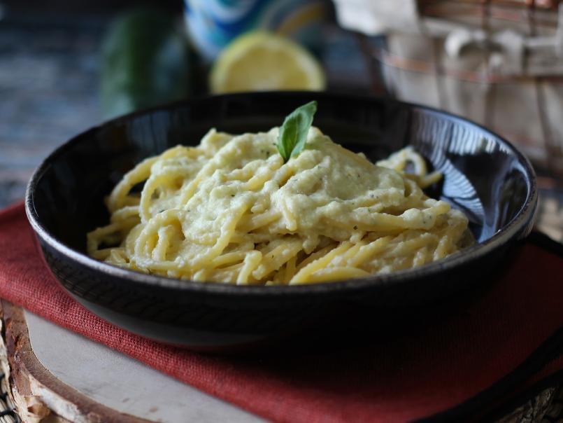 Krämig pasta med zucchini och grekisk yoghurt
