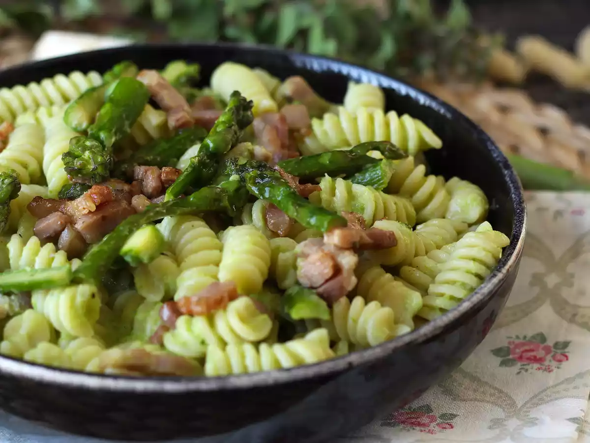 Krämig sparris- och baconpasta: enkelt och gott recept - foto 2