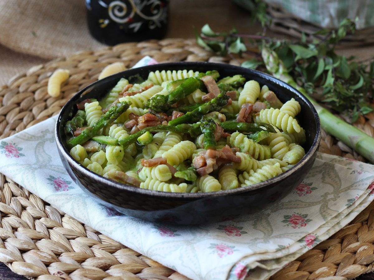 Krämig sparris- och baconpasta: enkelt och gott recept - foto 4
