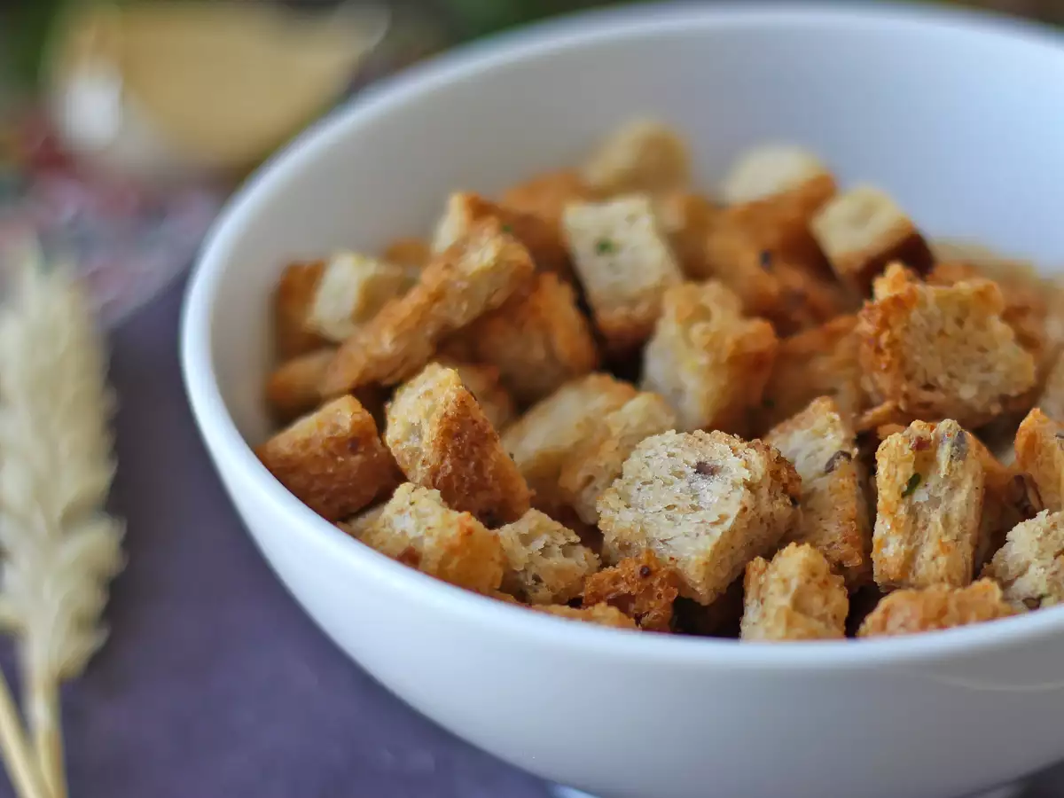 Krispiga örtkrutonger i Air Fryer (snabbt och enkelt) - foto 3