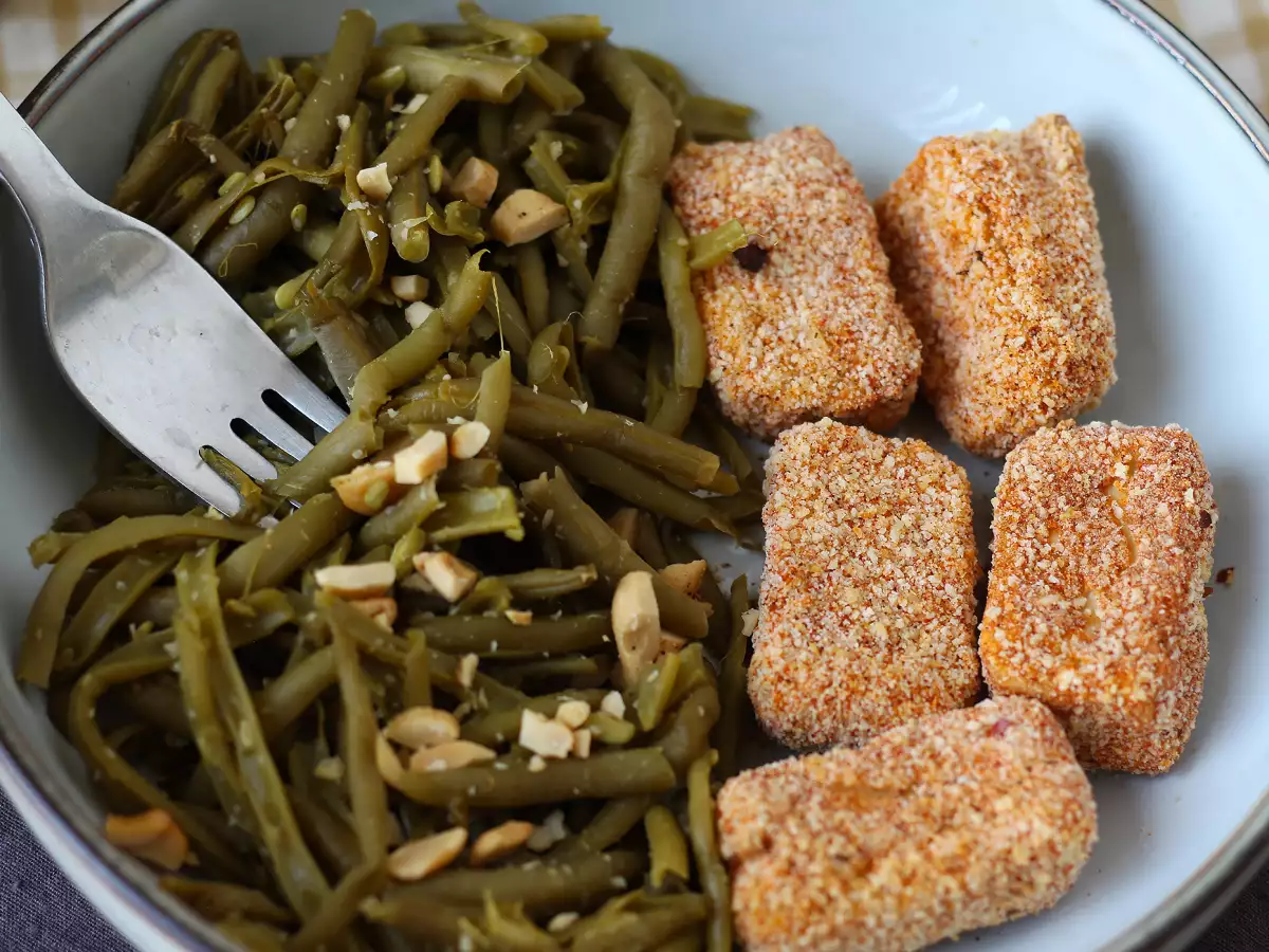 Krispiga tofunuggets och gröna bönor på thailändskt vis, tillagade i luftfritösen - foto 3
