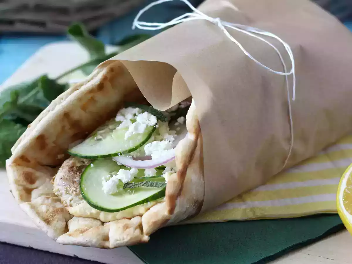 Kycklinggyros, den grekiska smörgåsen du kommer att älska! - foto 4
