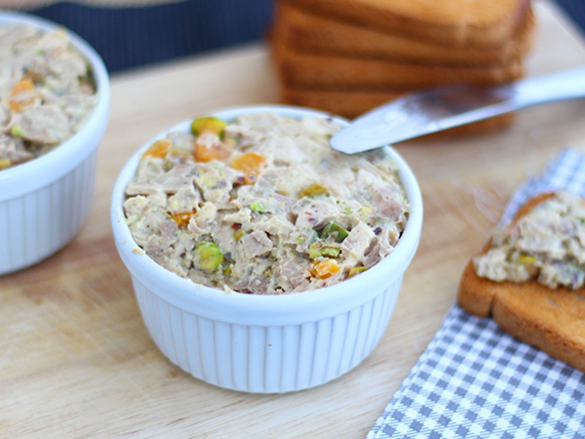 Kycklingrillettes med senap och pistagenötter