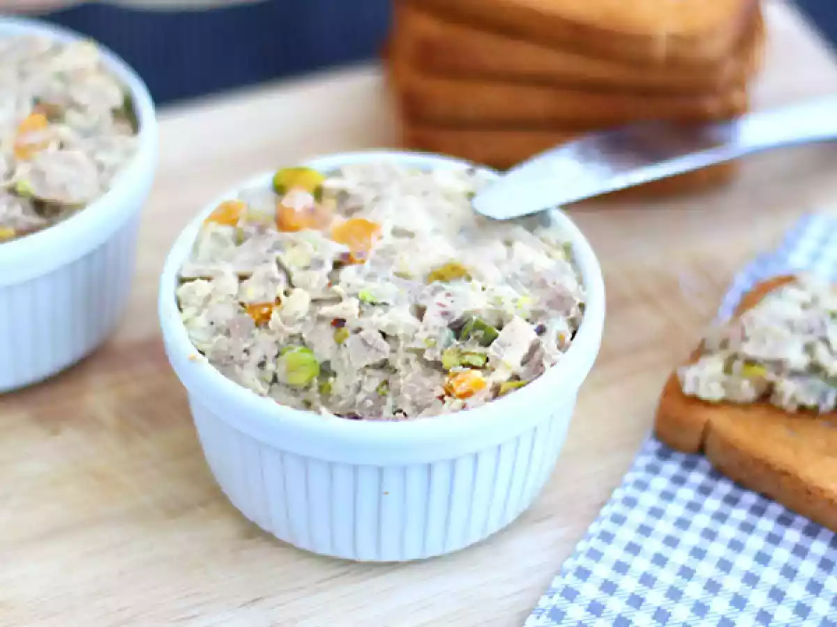 Kycklingrillettes med senap och pistagenötter
