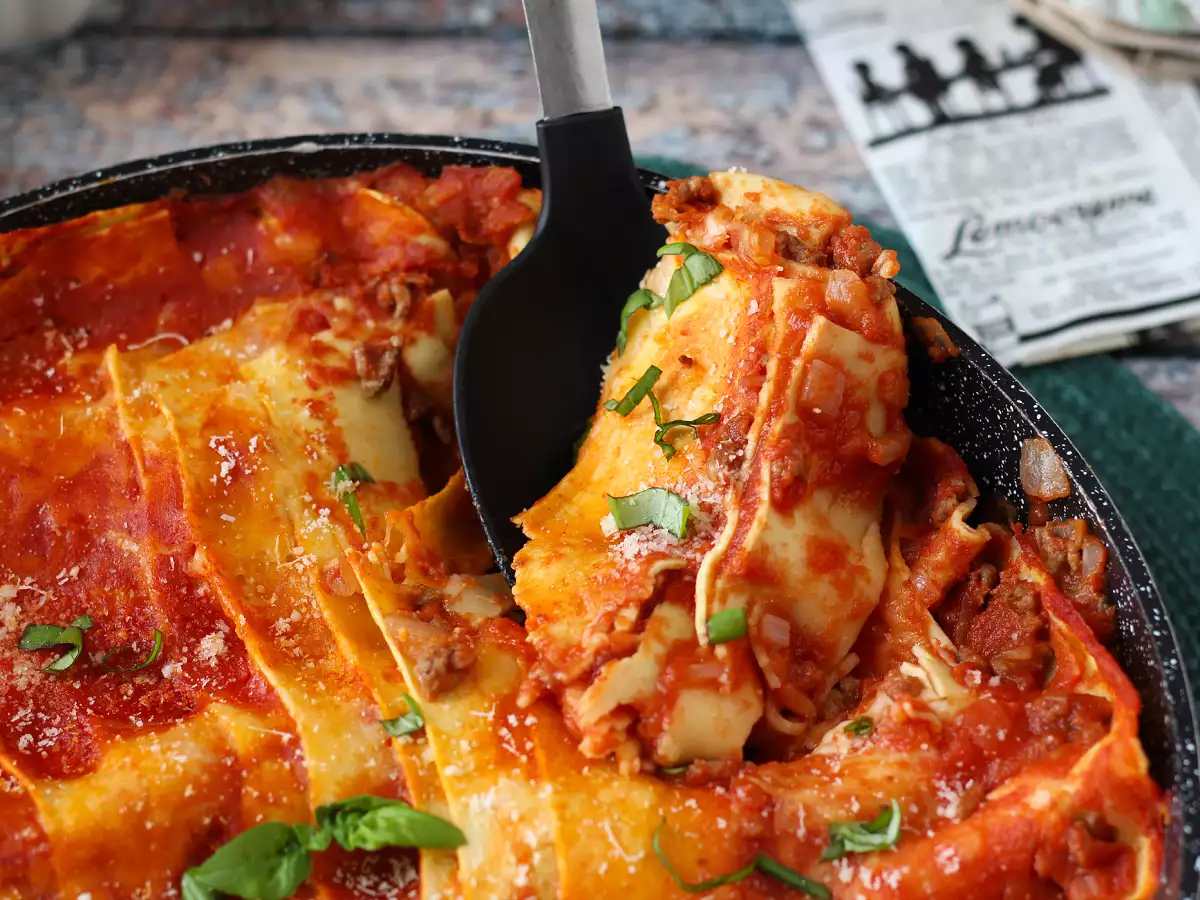 Lasagne med bolognesesås i stekpanna