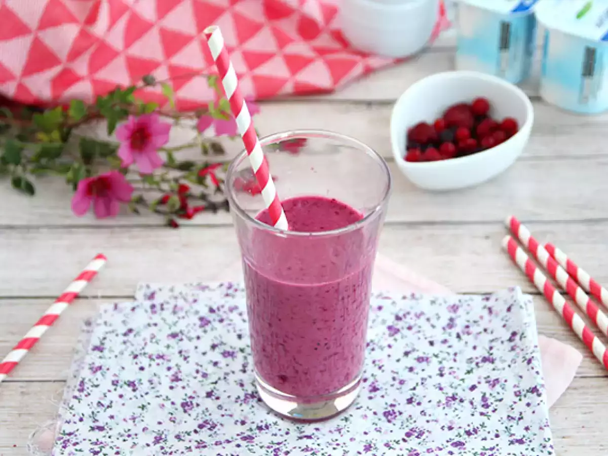 Lassi med röda bär