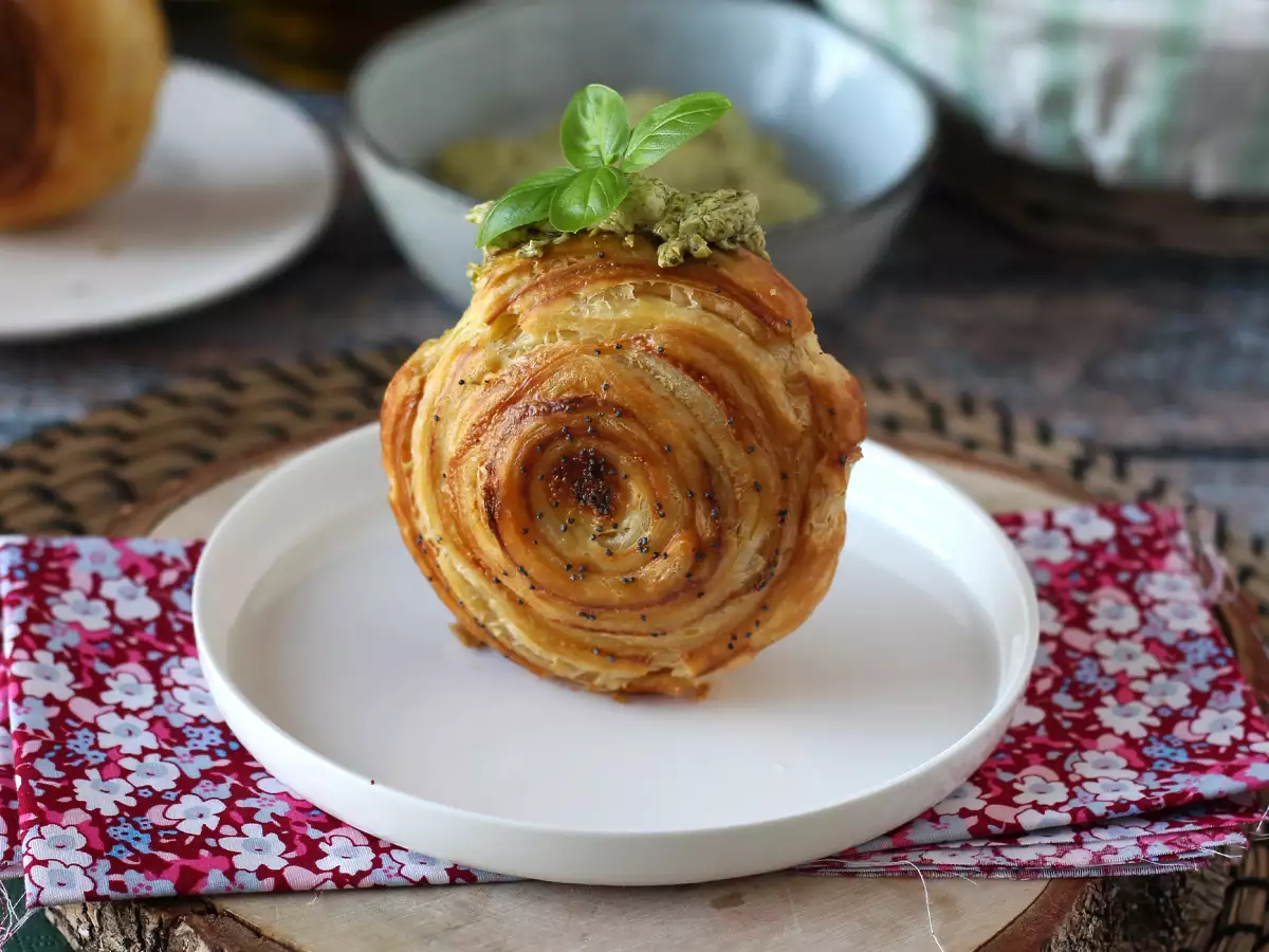 Lätt saltad New York-rulle med pesto och färskost med 4 ingredienser