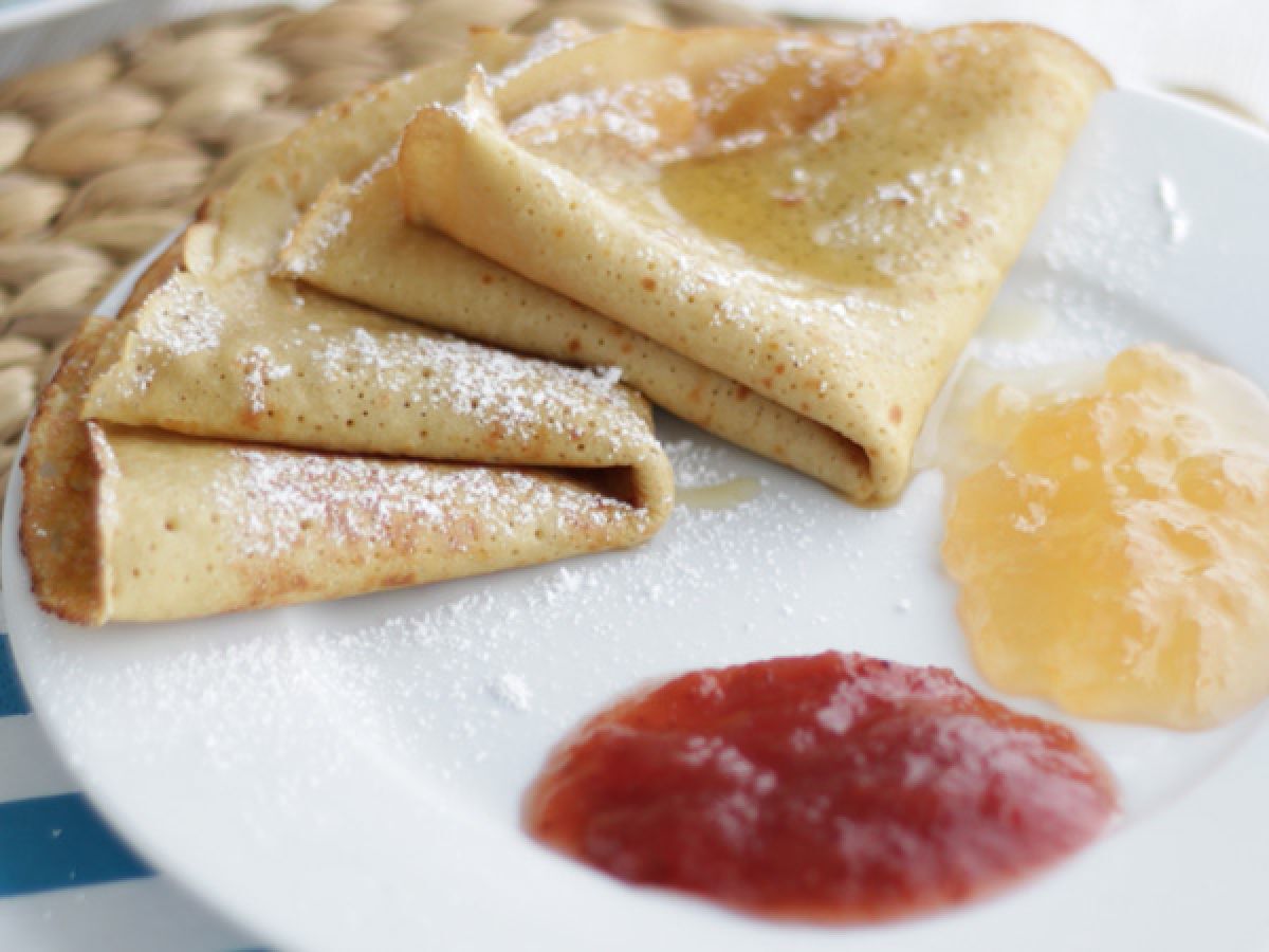 Lätta och glutenfria pannkakor utan mjölk
