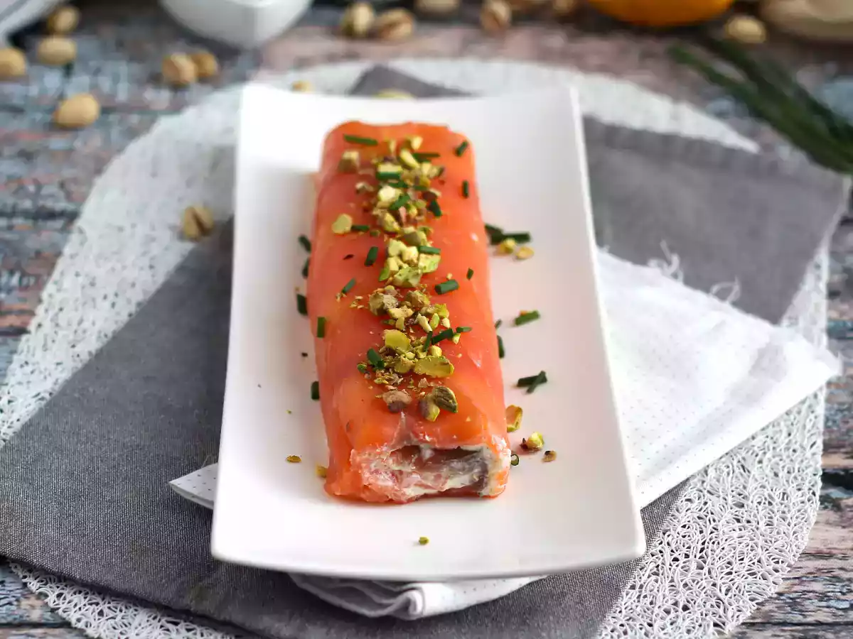 Laxrulle med ricotta och pistagenötter