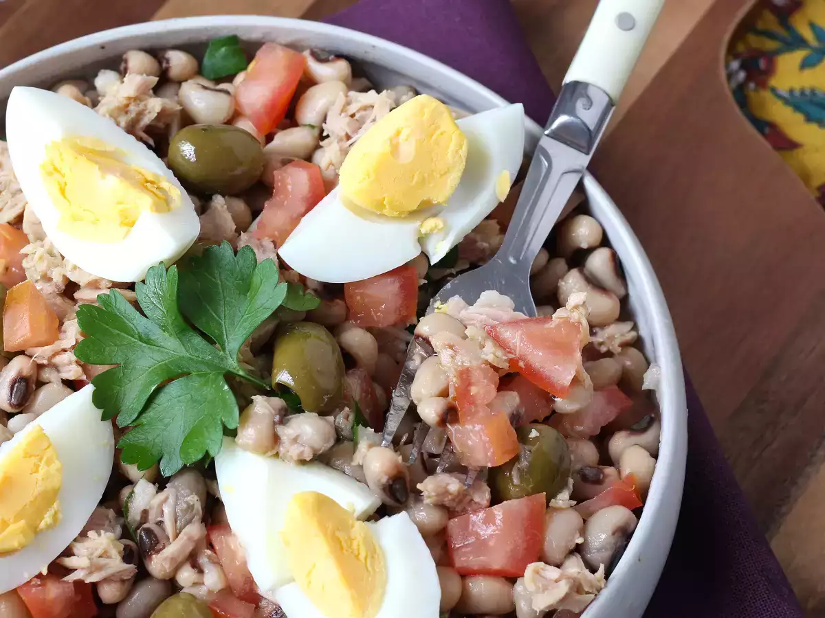 Majsallad med tonfisk, ägg och oliver: den portugisiska klassikern! - foto 2