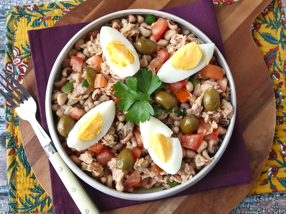 Majsallad med tonfisk, ägg och oliver: den portugisiska klassikern! - foto 3