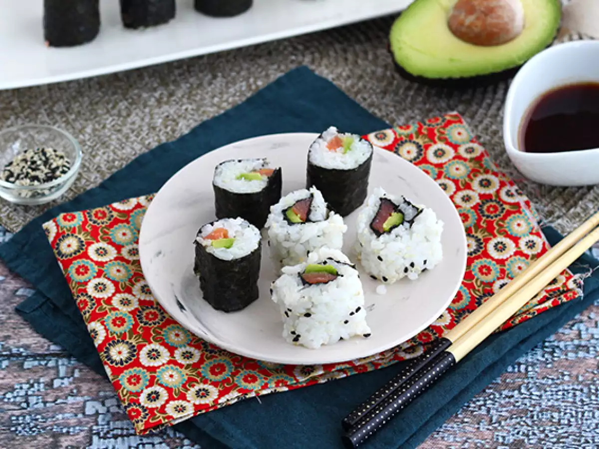 Maki med rökt lax och avokado