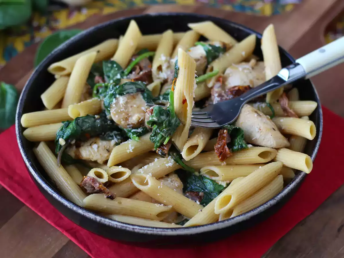 Marry Me Chicken Pasta: krämig kycklingpasta med soltorkade tomater och parmesan - foto 5