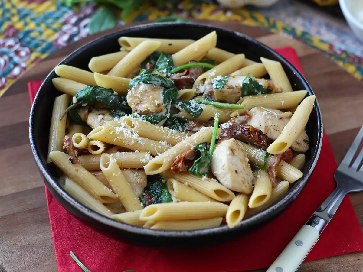 Marry Me Chicken Pasta: krämig pasta med kyckling, torkade tomater och parmesan - foto 2