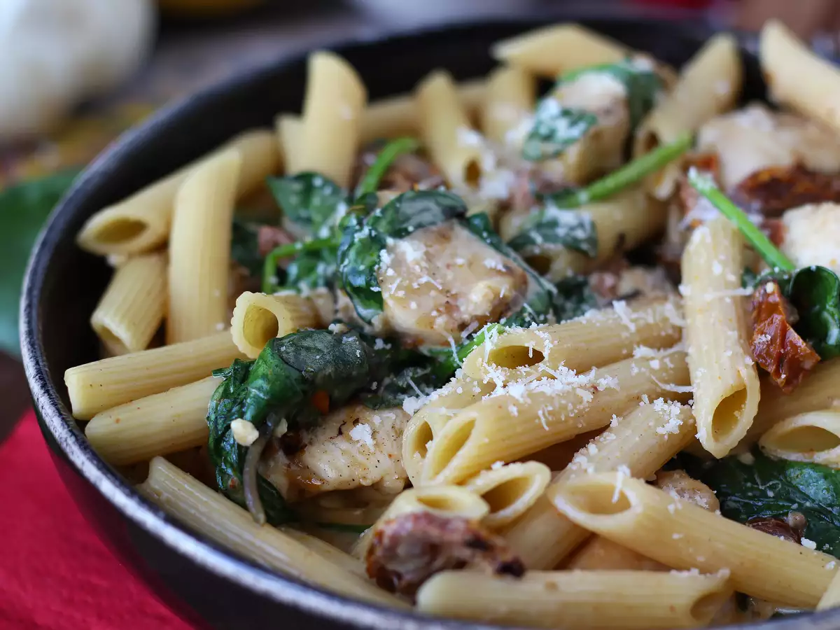 Marry Me Chicken Pasta: krämig pasta med kyckling, torkade tomater och parmesan - foto 3